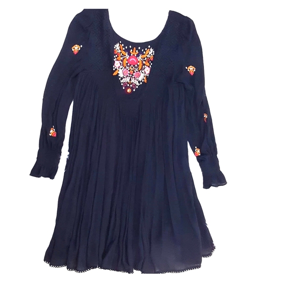 Free People Dresses & Skirts - Free People Black Boho Dress w Embroidery